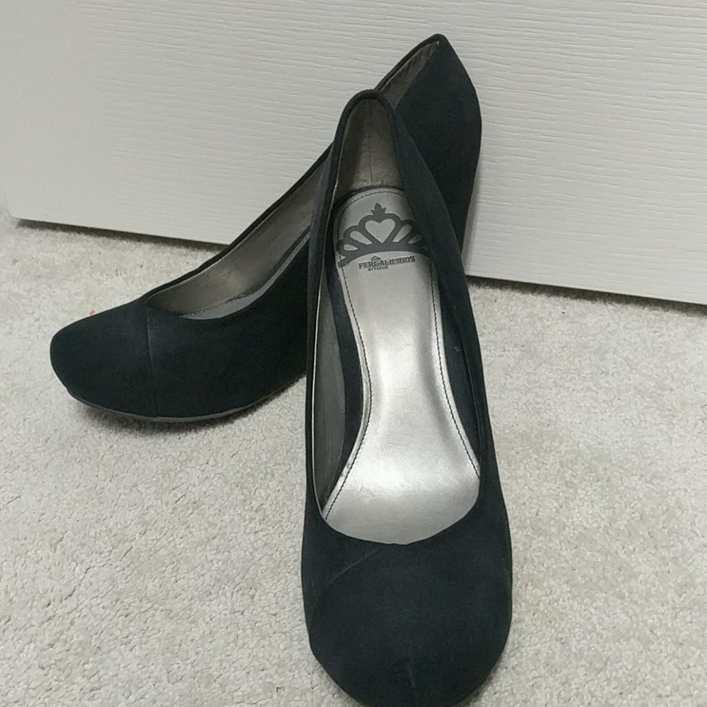 Black wedge pumps